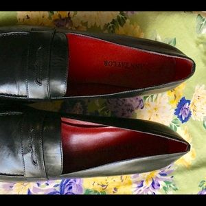 Ann Taylor black heels